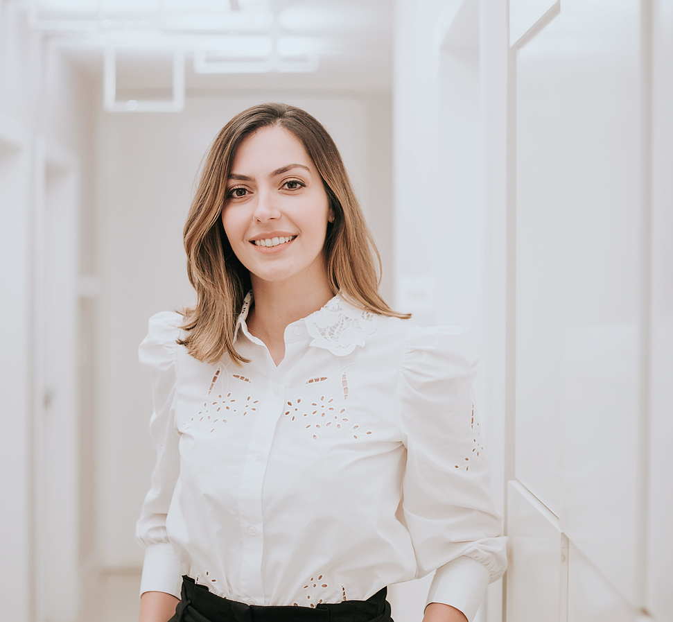 Dra Caroline Dalto Tricologista Dra. Caroline Dalto Dermatologista